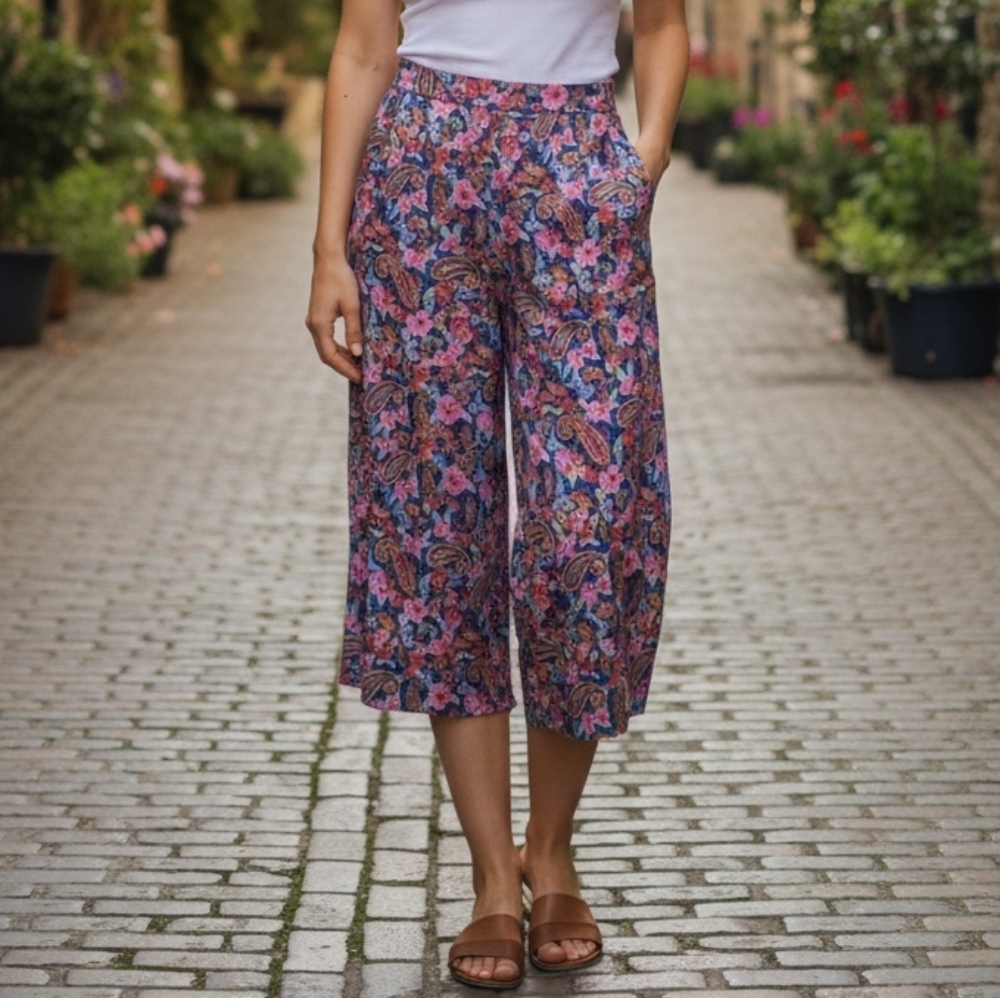 {Portraits by Northern Isles} Women's Vintage Paisley Floral Print Cullottes